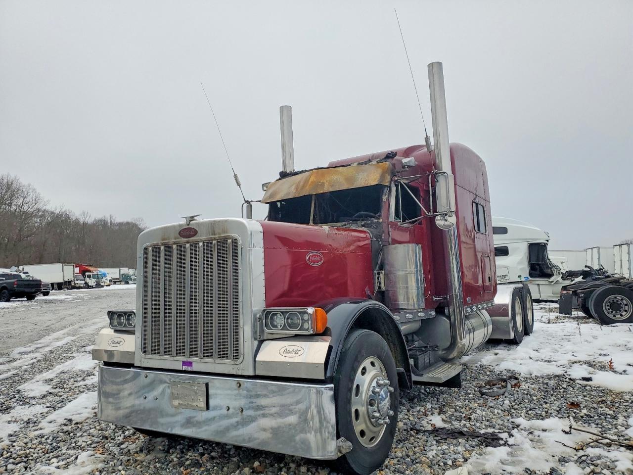 2002 Peterbilt 379 Semi Truck