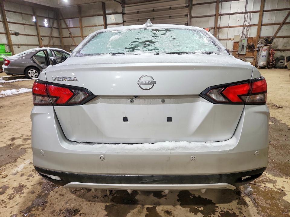 2025 Nissan Versa sv