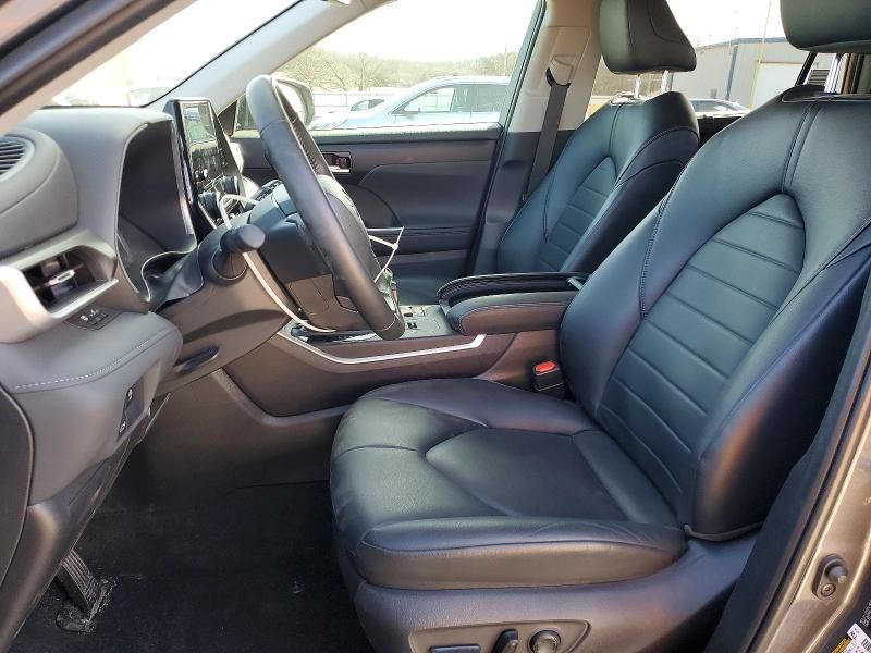 2023 Toyota Highlander l
