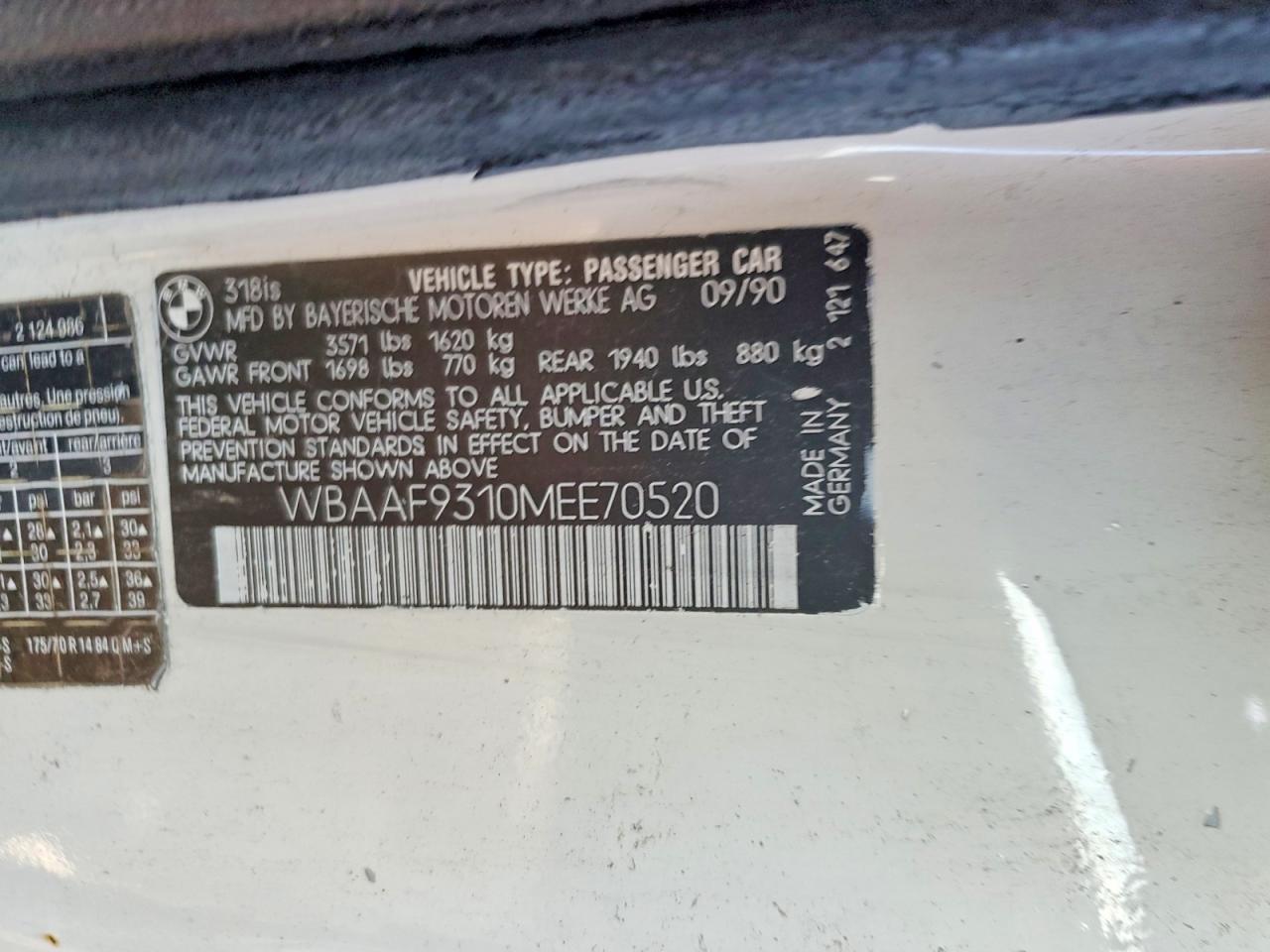 1991 BMW 318 is