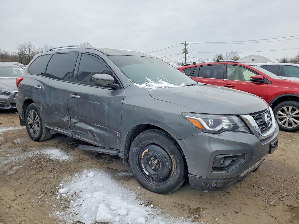 2020 Nissan Pathfinder sv