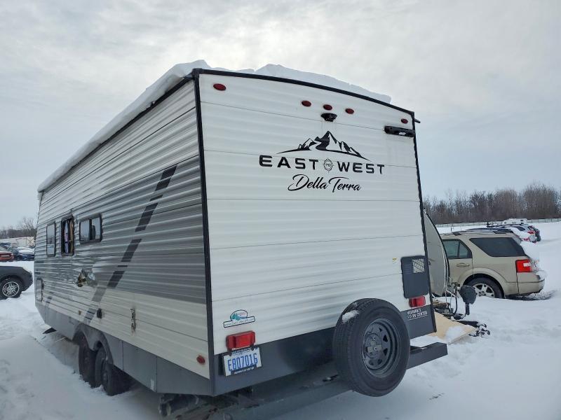 2022 East Manufacturing Della Terr-Camper