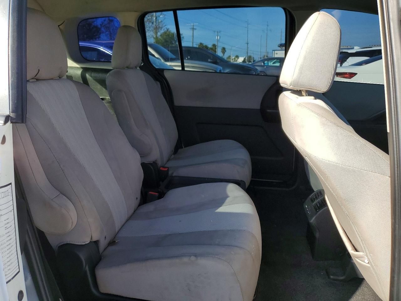 2015 Mazda 5 Sport