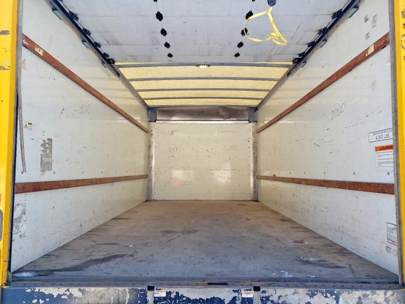 2021 GMC Savana Cut-box Truck