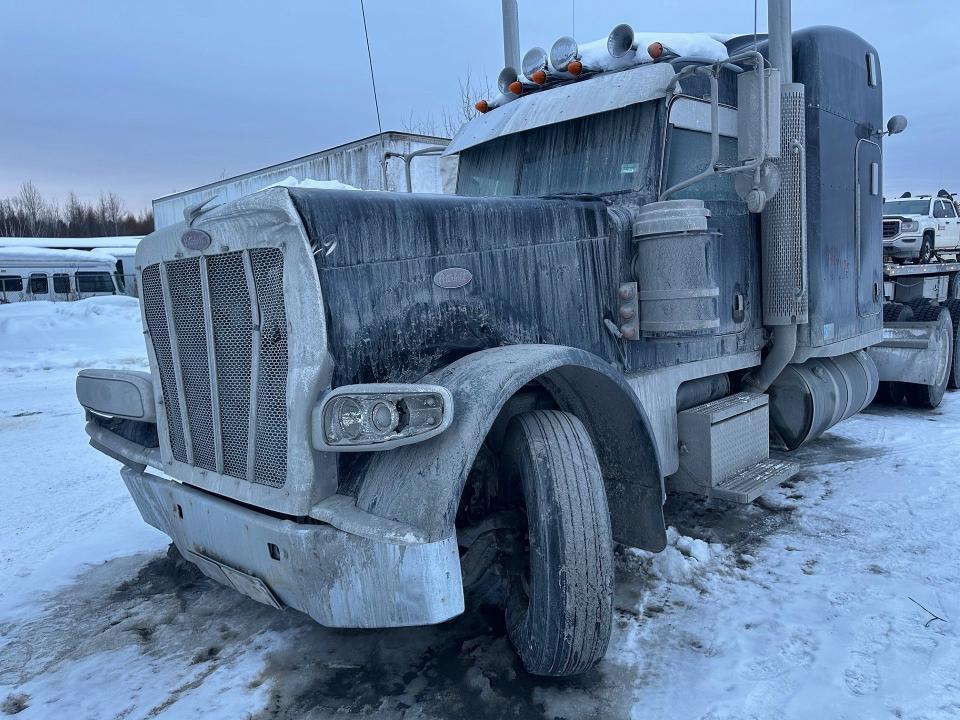 2022 Peterbilt 389
