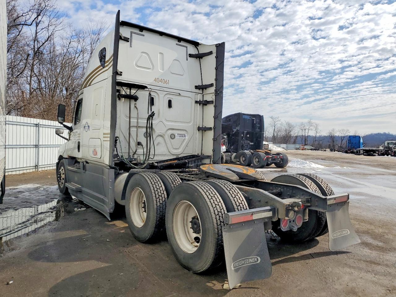 2021 Freigliner 2021 Freightliner Cascadia 126 Semi Truck