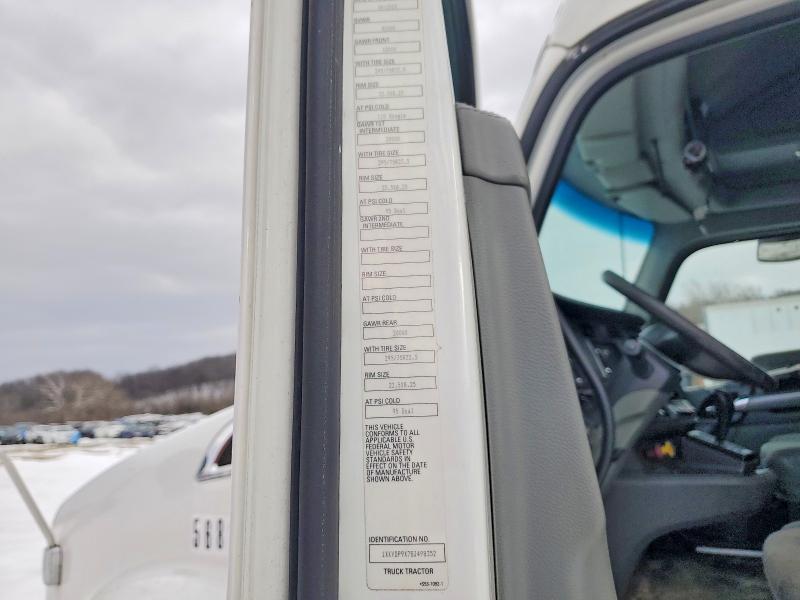 2016 Kenworth T680 Semi Truck