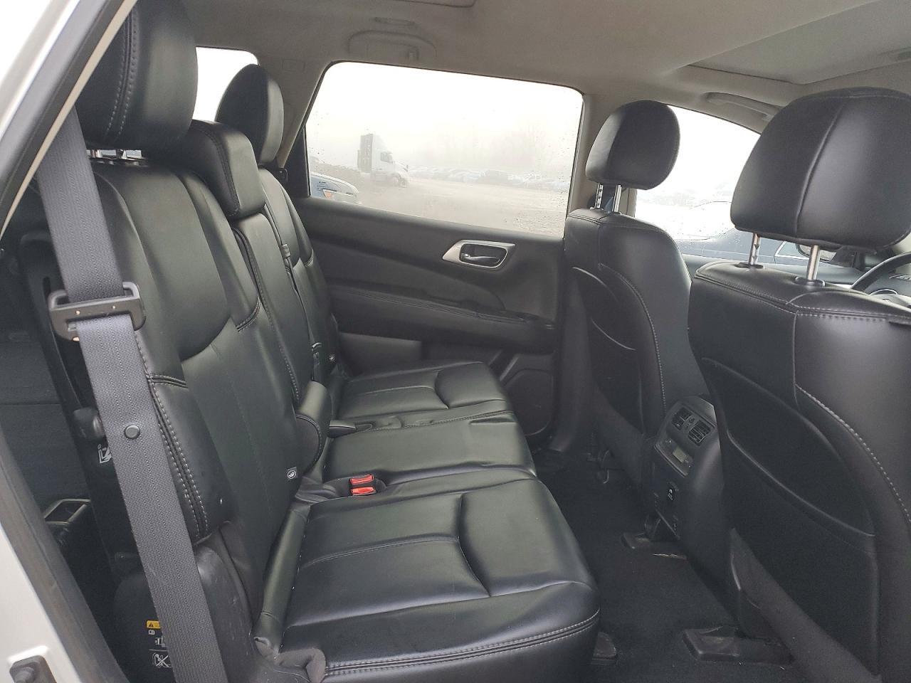 2017 Nissan Pathfinder s