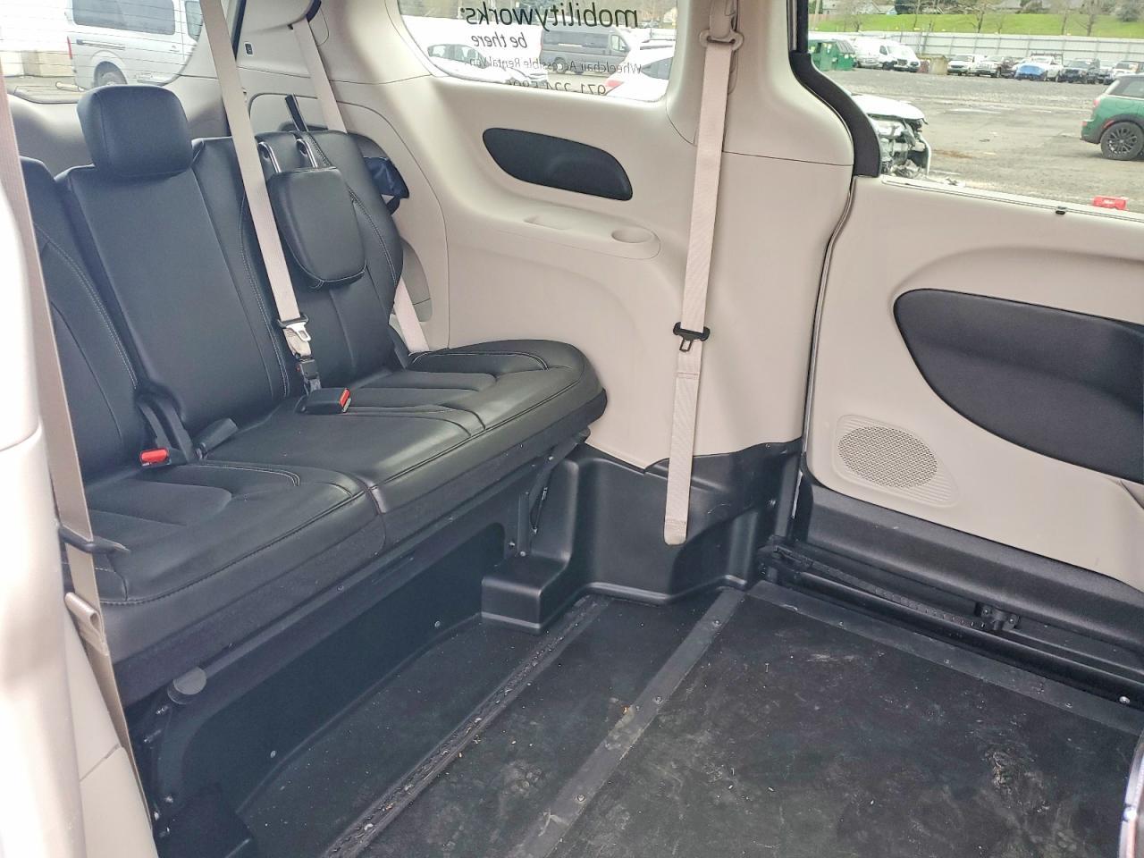 2023 Chrysler Pacifica Touring l