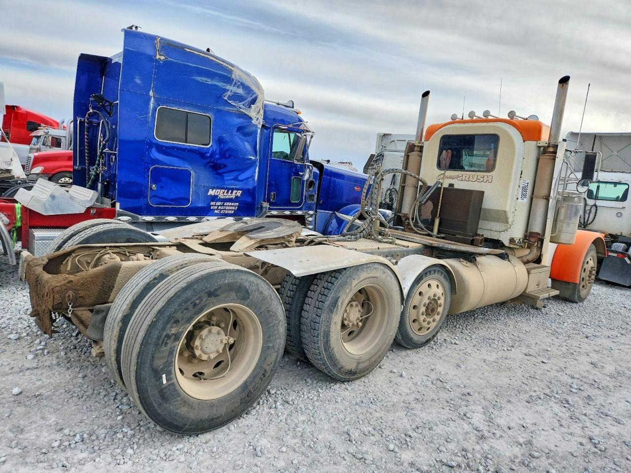 2000 Ptrb 2000 Pntw 379-Semi Truck