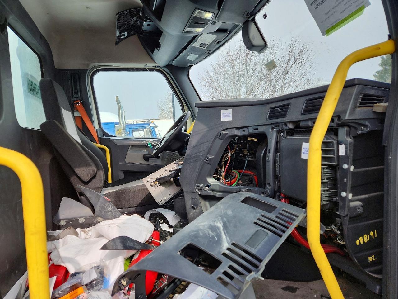 2019 Freightliner Cascadia 1-Semi Truck
