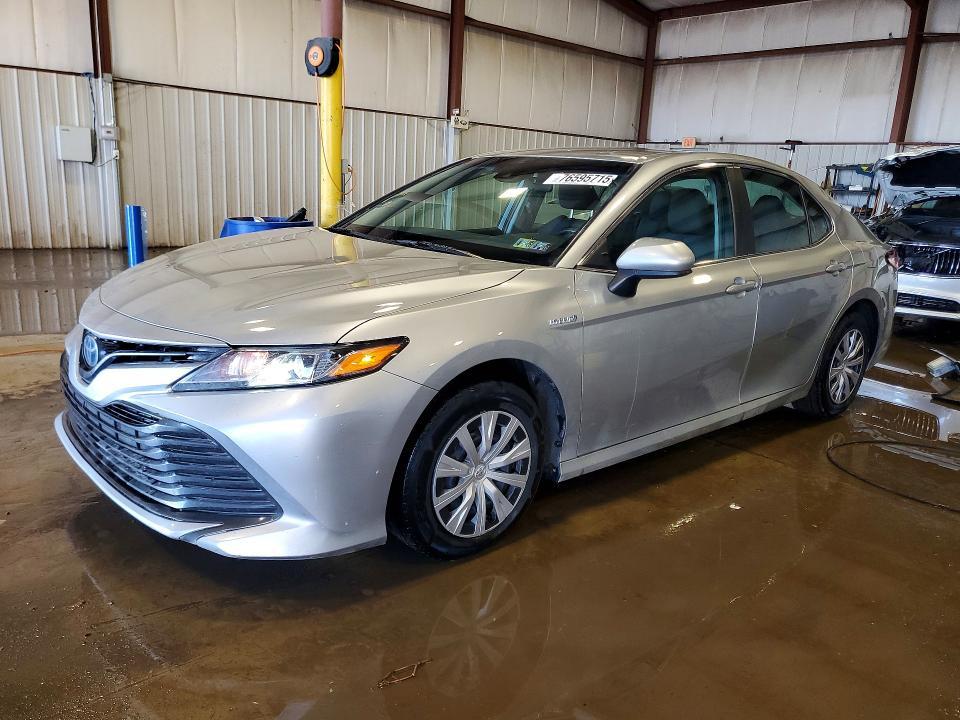 2018 Toyota Camry Hybrid le