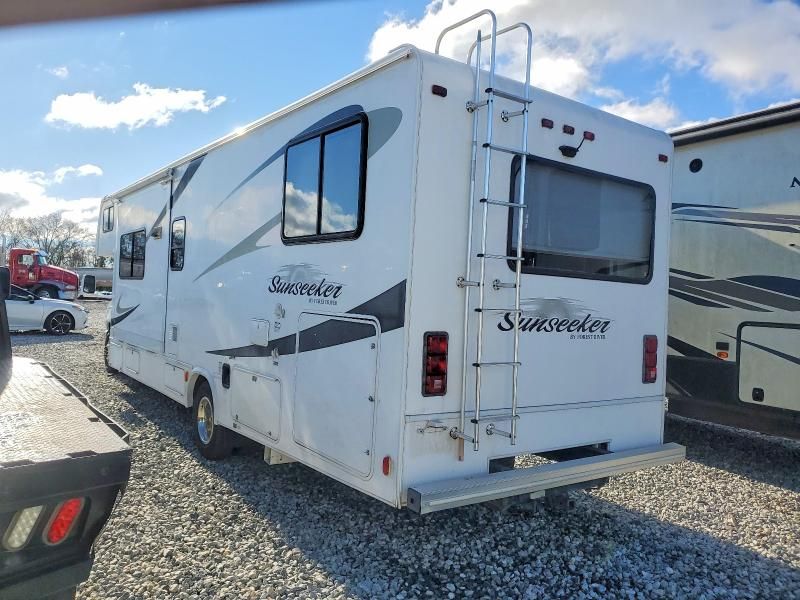 2010 Ford Econoline E450 Super Duty Cutaway Van