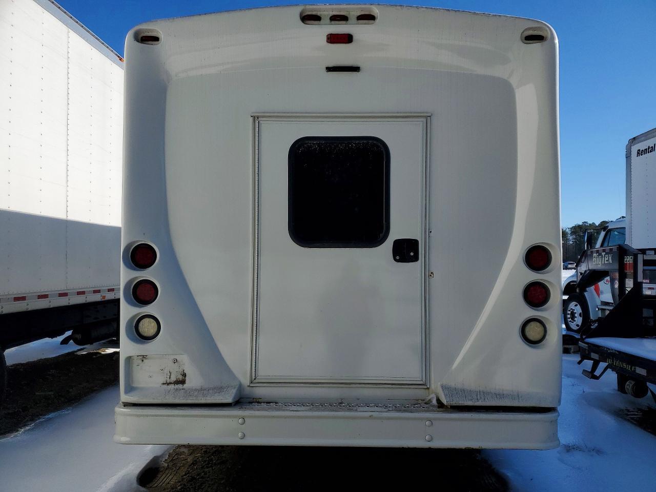 2015 Chevrolet Express G4500 Shuttle Bus