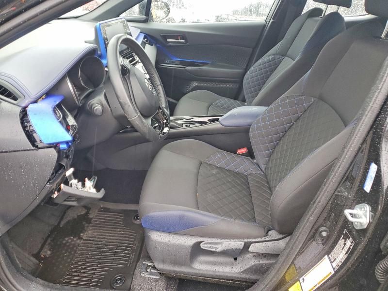 2021 Toyota C-hr xle