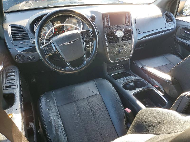 2015 Chrysler Town & Country s