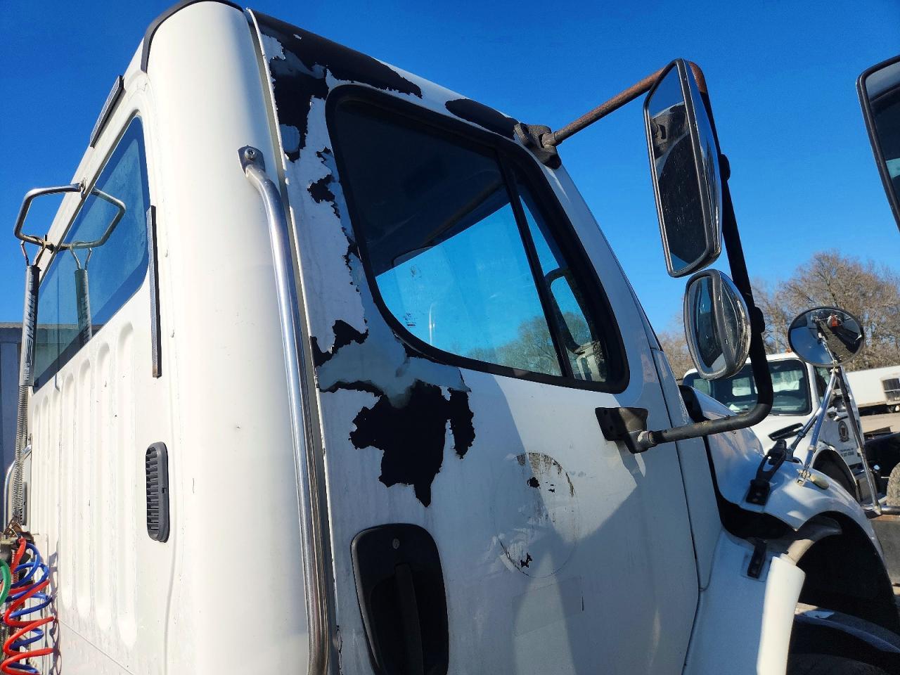 2010 Freigliner 2010 Freightliner Business Class M2 Semi Truck