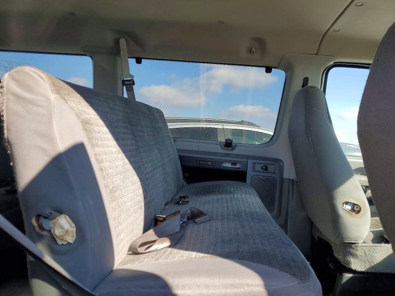 2004 Ford Econoline E350 Super Duty Wagon