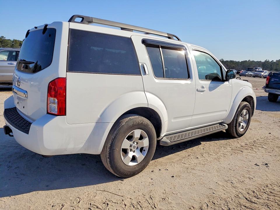2010 Nissan Pathfinder s