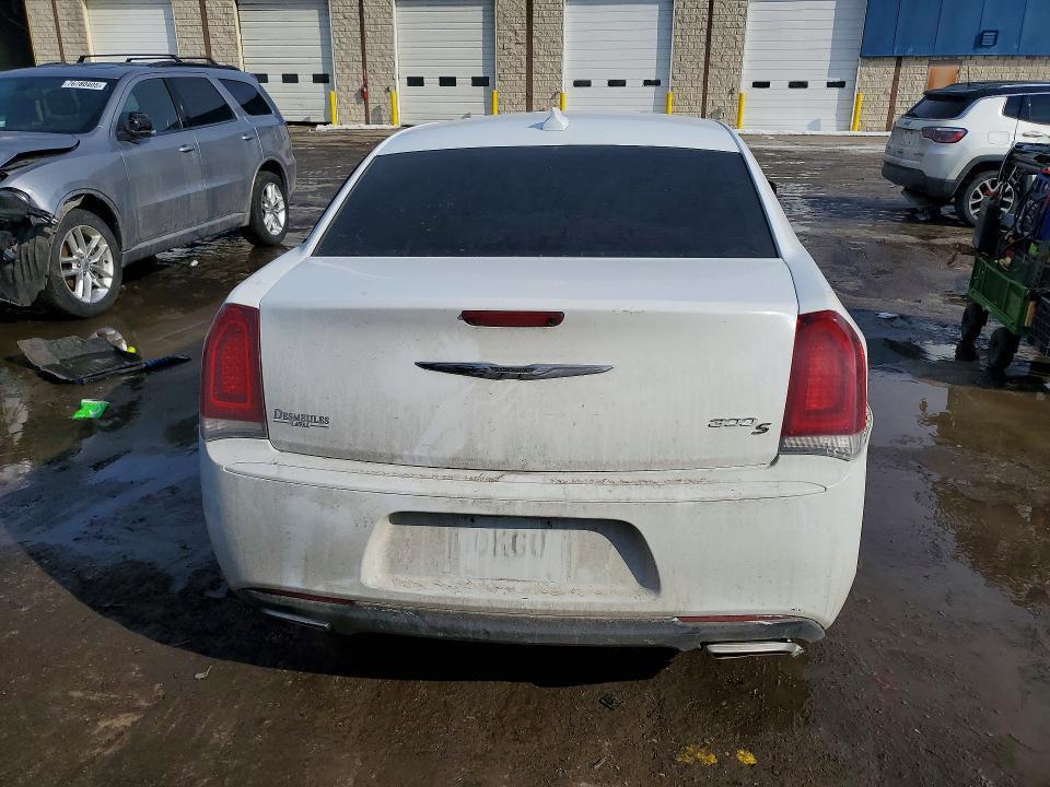 2018 Chrysler 300 s