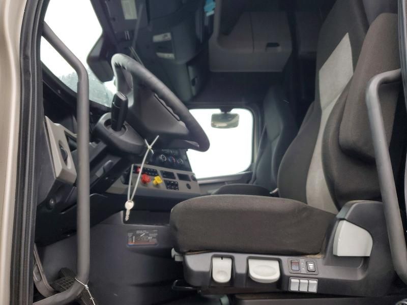 2021 Freigliner 2021 Freightliner Cascadia 126 Semi Truck