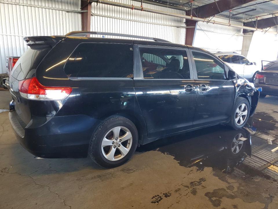 2011 Toyota Sienna le