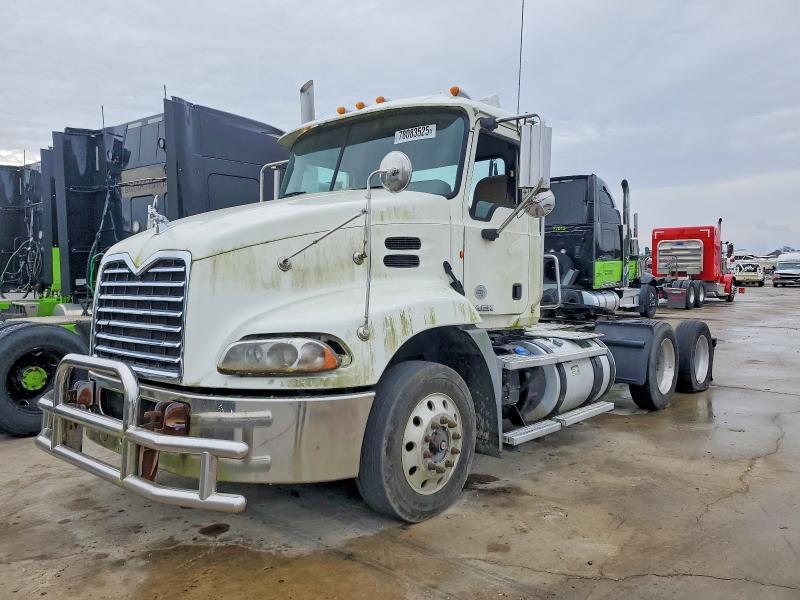 2017 Mack CXU613 Semi Truck