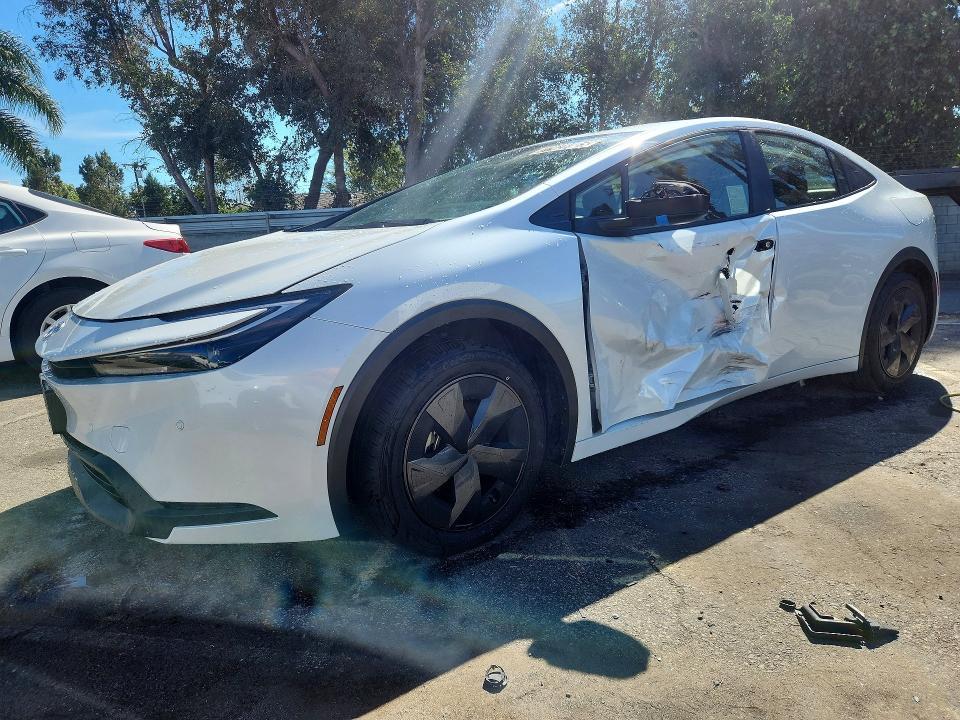 2025 Toyota Prius le