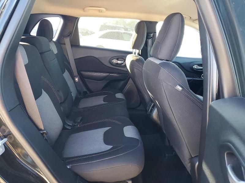 2016 Jeep Cherokee Sport