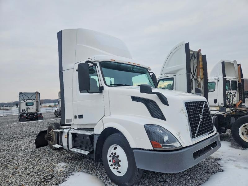 2017 Volvo VNL Semi Truck