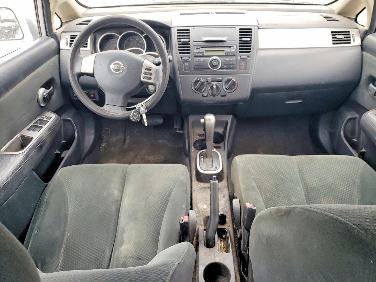 2011 Niss Versa 1.8 s