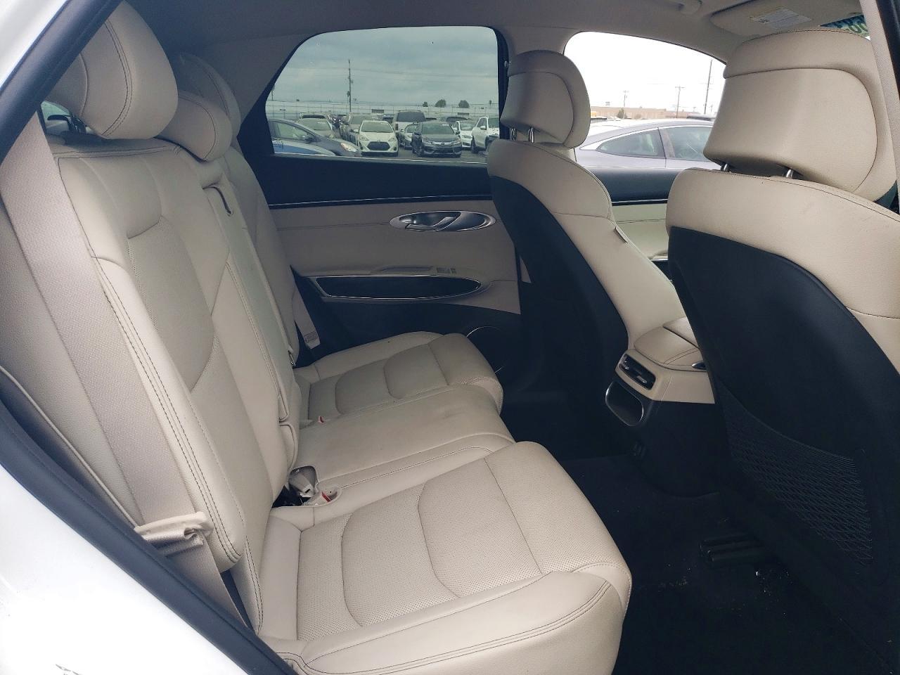 2025 Genesis Gv70