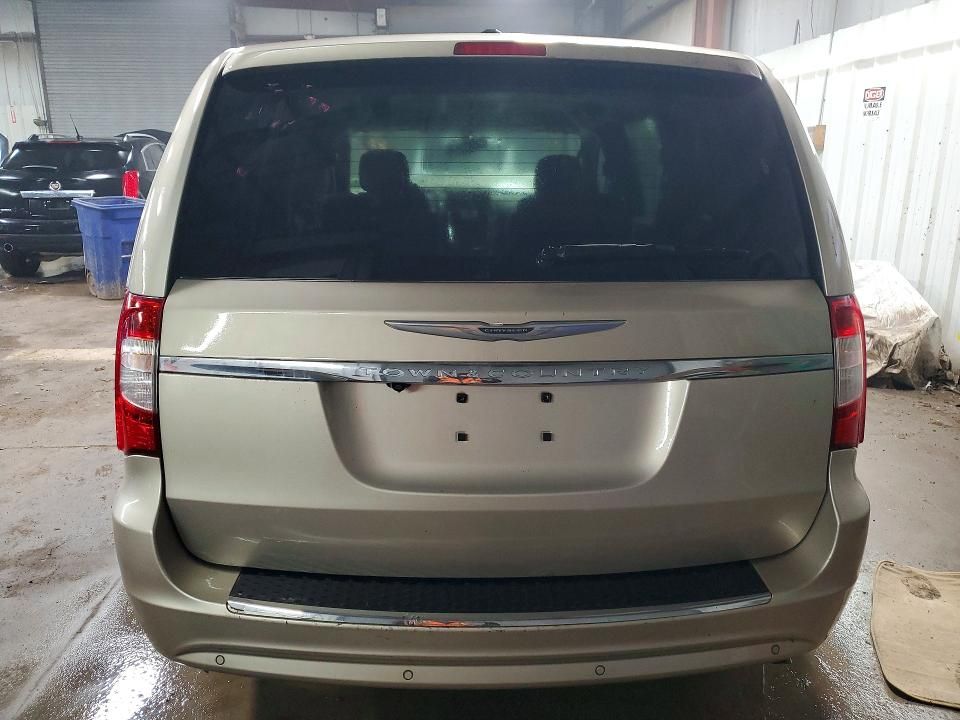 2013 Chrysler Town & Country Touring l