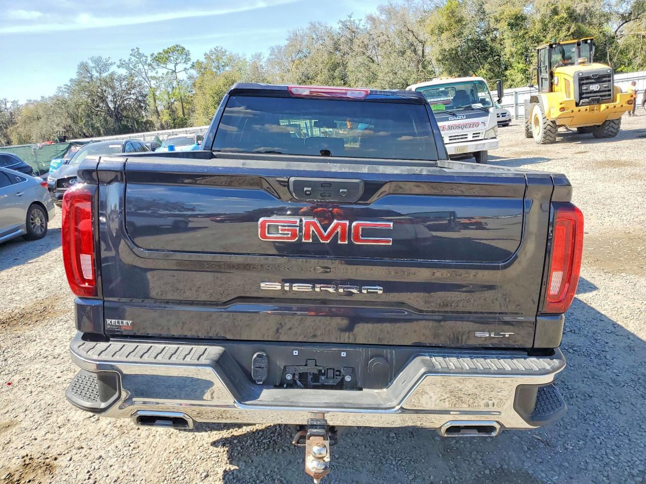 2022 GMC Sierra K1500 SLT