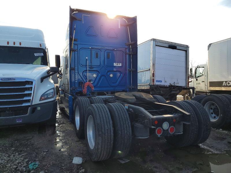 2020 Freigliner Cascadia 126