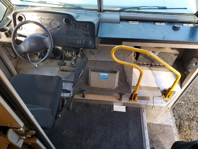 2010 Ford E450 Delivery Truck