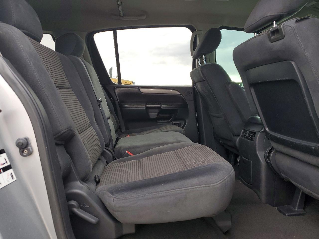 2011 Nissan Armada sv