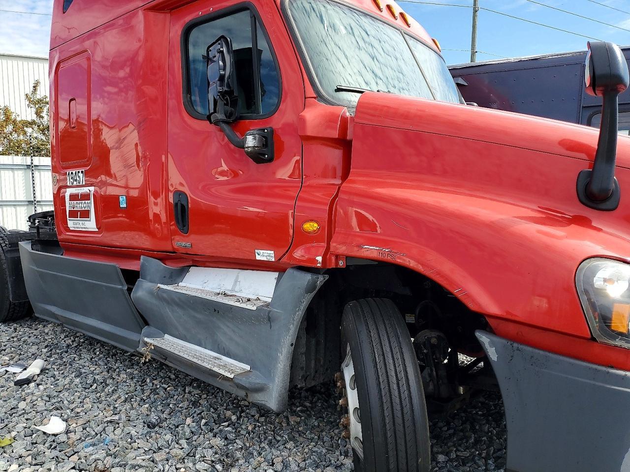 2017 Freightliner Cascadia 125 Semi Truck