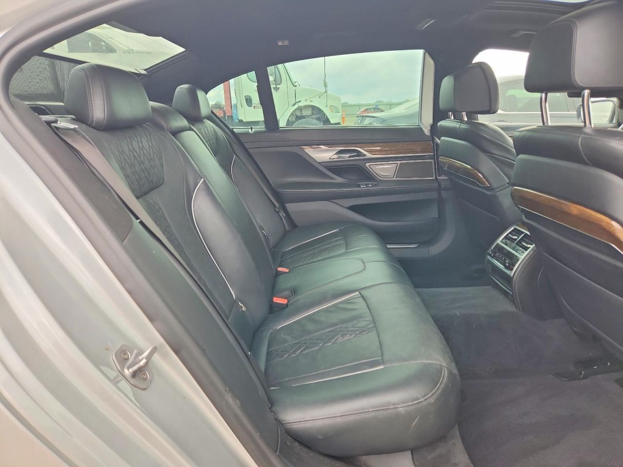 2018 BMW 750 xi