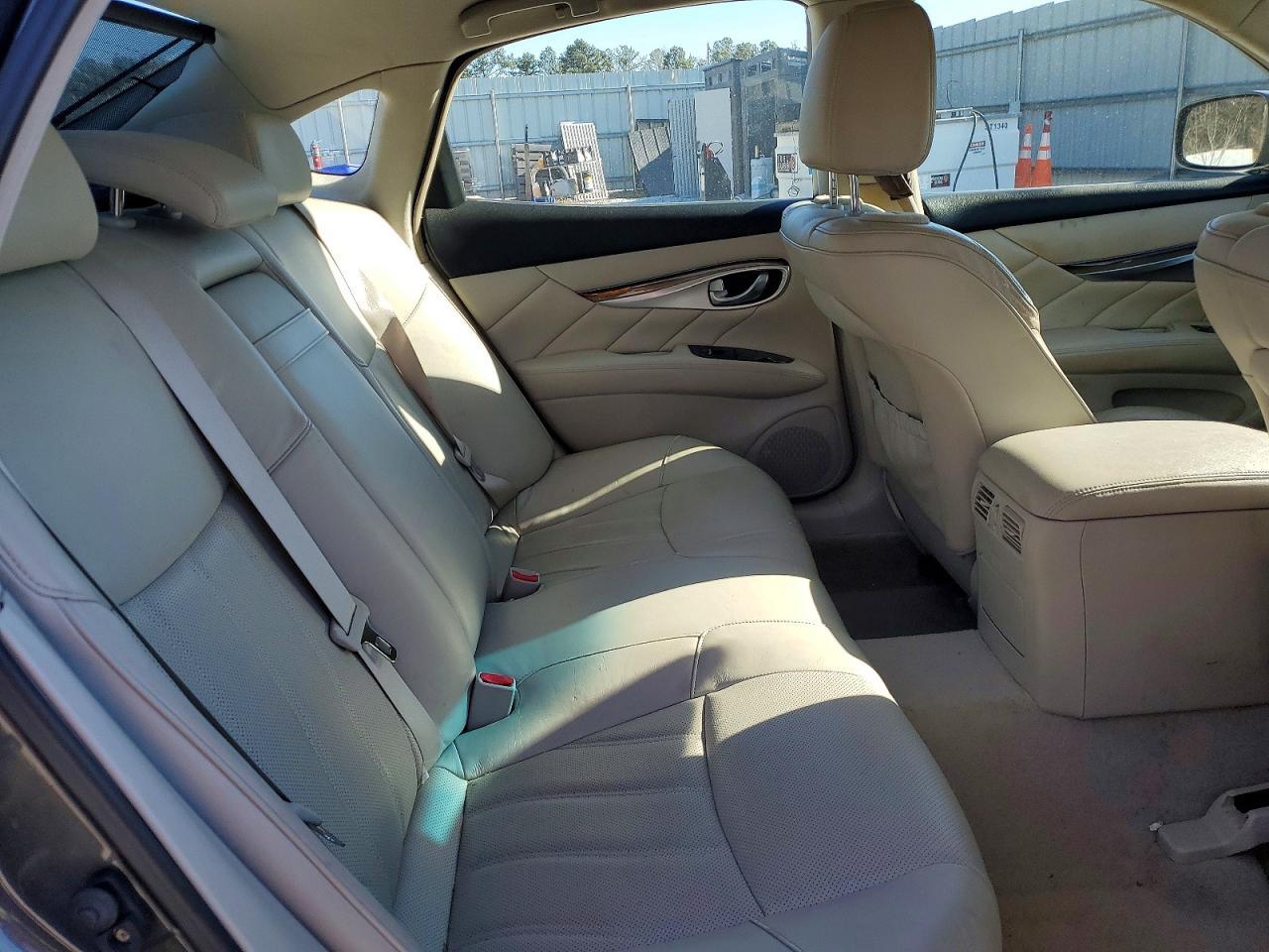2011 Infiniti M37 x