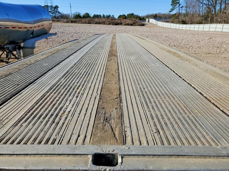 2001 East Manufacturing Flatbed Trailer