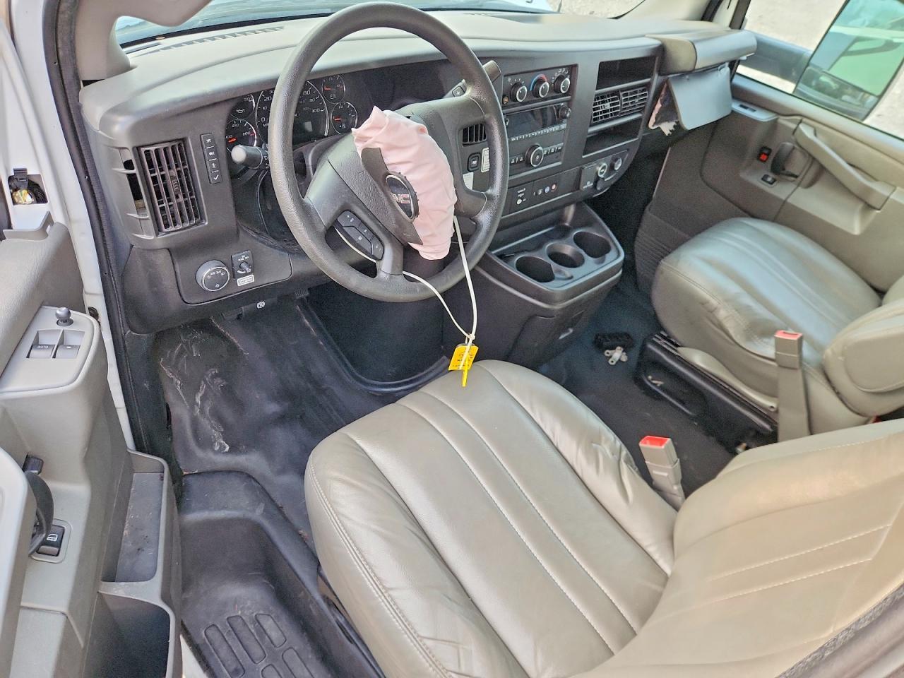2023 GMC Savana BOX Truck