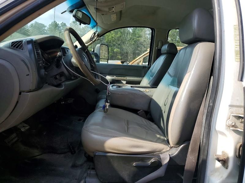 2009 Chevrolet Silverado Flatbed Truck