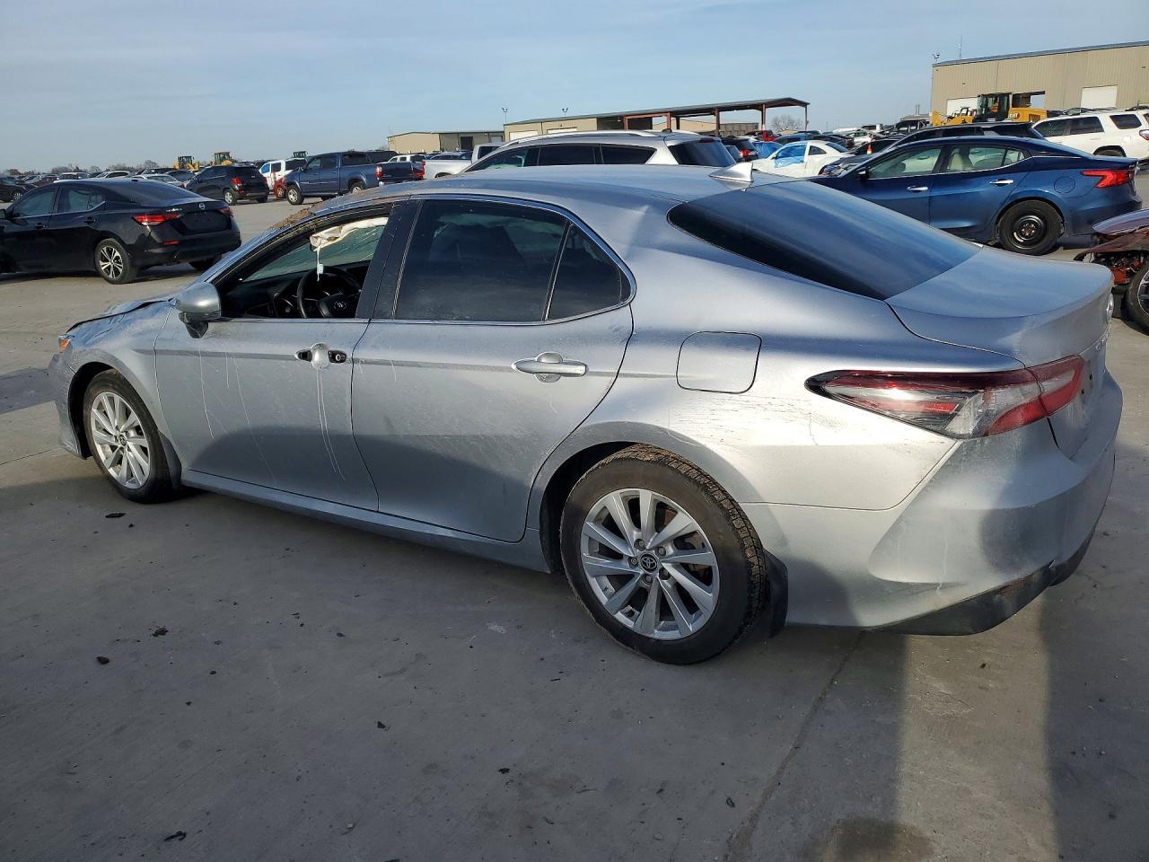 2024 Toyota Camry le