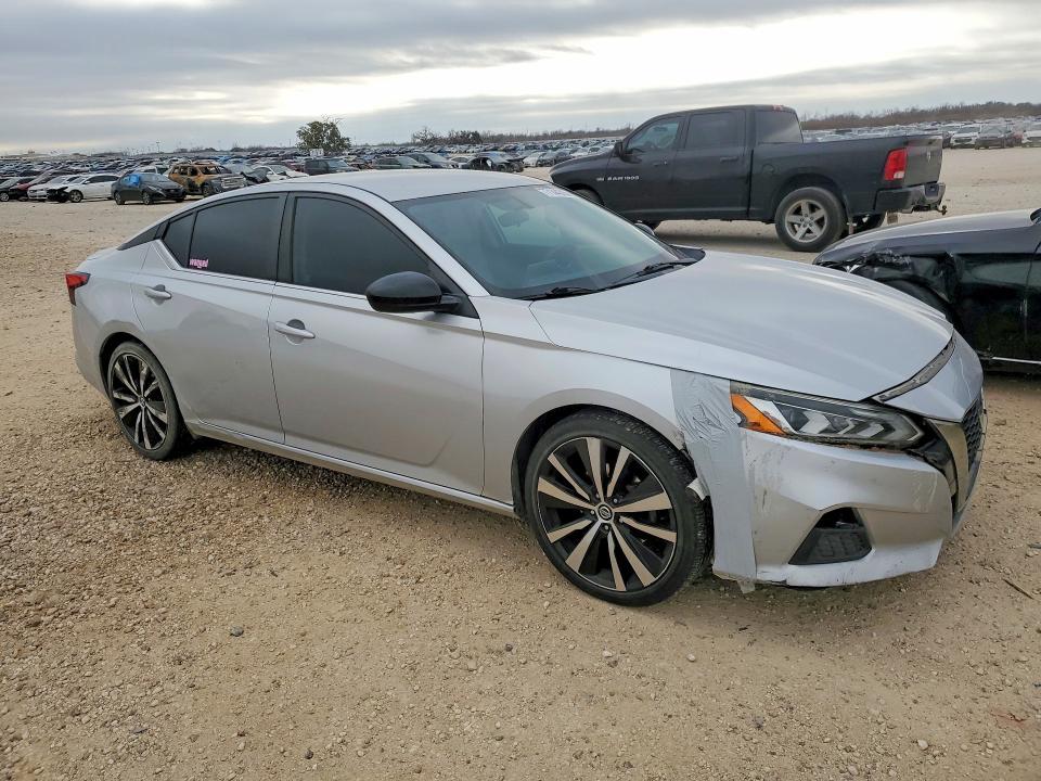 2019 Niss Altima 2.5 sr