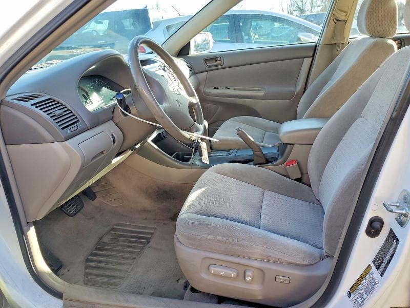 2004 Toyota Camry le