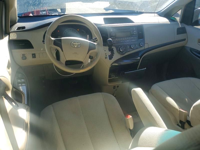 2013 Toyota Sienna l 7-passenger