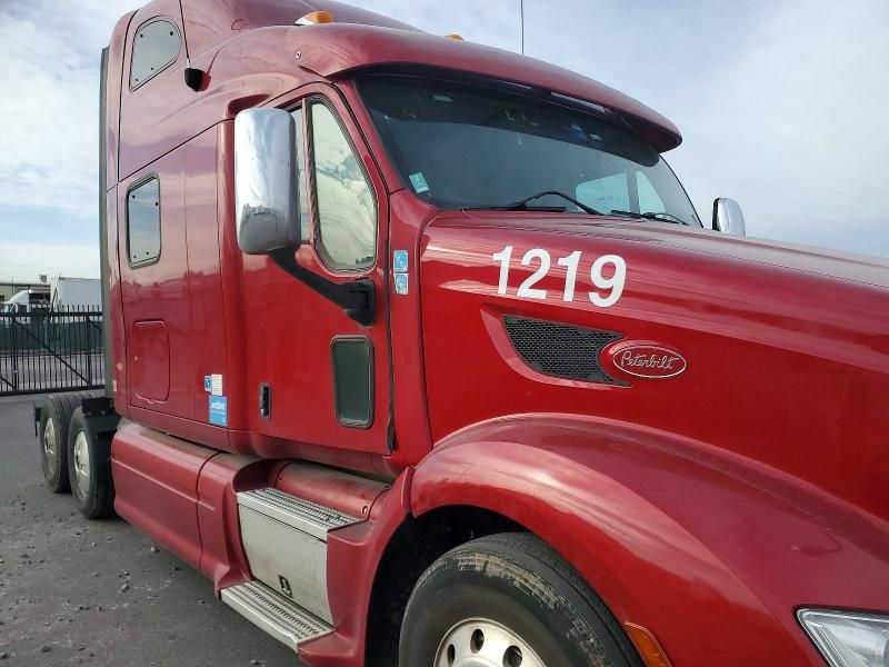 2017 Peterbilt 589 Semi Truck