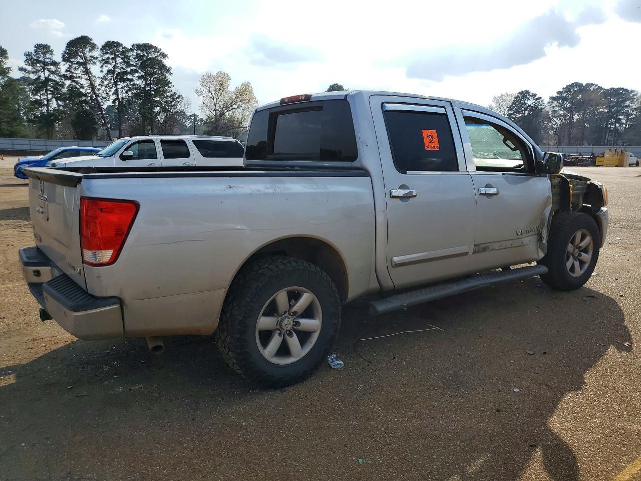 2013 Nissan Titan SV