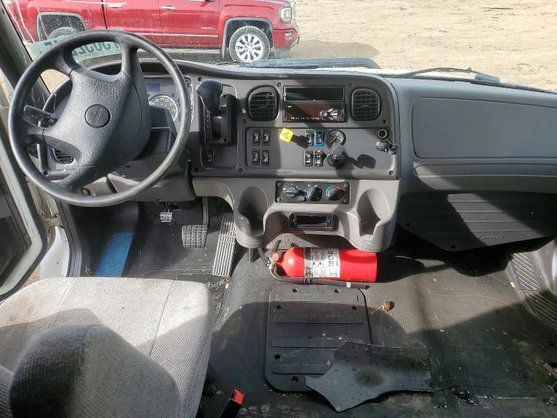 2019 Freightliner Business Class M2 box Truck